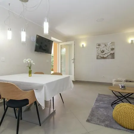 Feriehus Nonina Hiza In - Haus Fuer 4 Personen