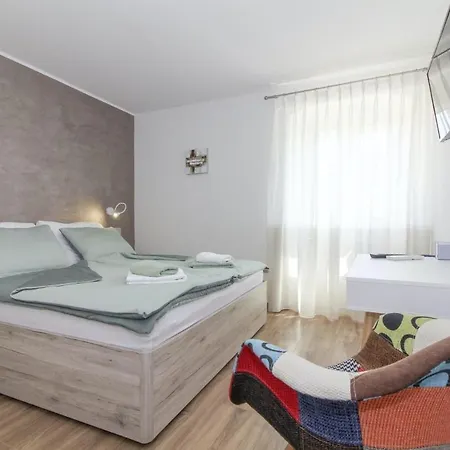 Nonina Hiza In - Haus Fuer 4 Personen Feriehus Poreč