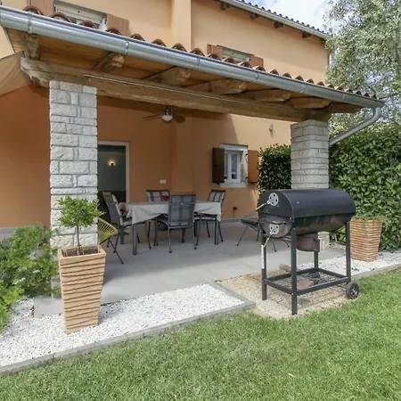 Nonina Hiza In - Haus Fuer 4 Personen