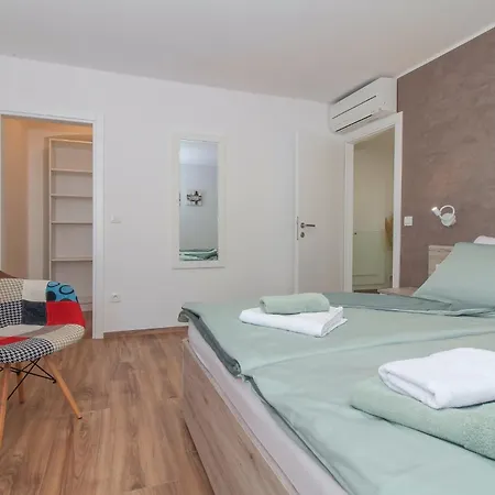 بيت للعطل Nonina Hiza In - Haus Fuer 4 Personen بوريتش