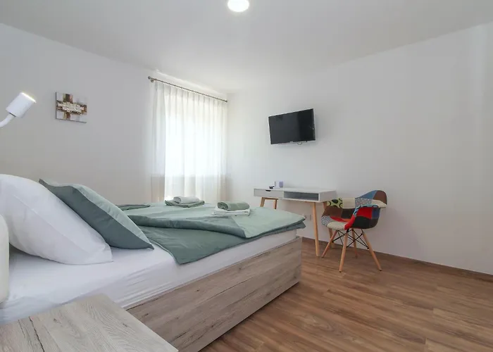 Nonina Hiza In - Haus Fuer 4 Personen * Poreč