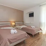 Nonina Hiza In - Haus Fuer 4 Personen Holiday home Porec