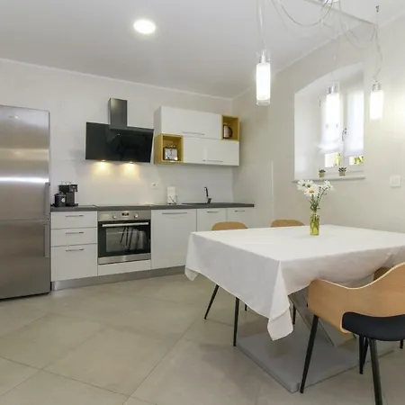 Nonina Hiza In - Haus Fuer 4 Personen * Poreč