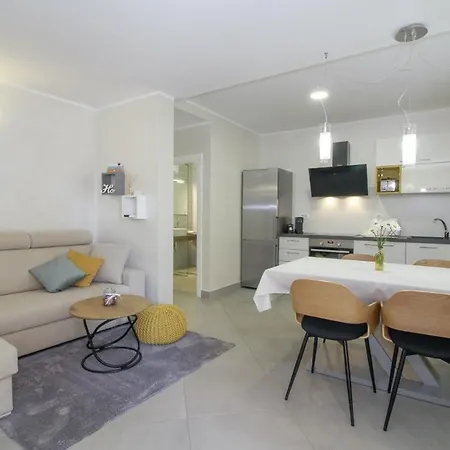 Casa de Férias Nonina Hiza In - Haus Fuer 4 Personen Poreč