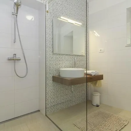 Nonina Hiza In - Haus Fuer 4 Personen *