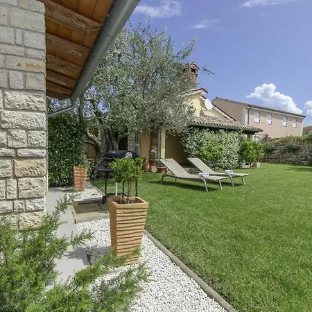 Nonina Hiza In - Haus Fuer 4 Personen