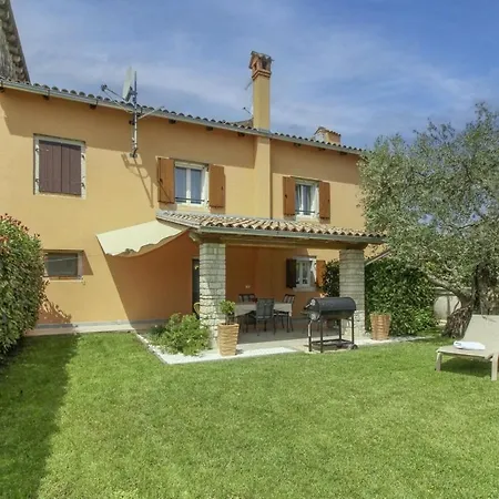 Casa de Férias Nonina Hiza In - Haus Fuer 4 Personen Poreč