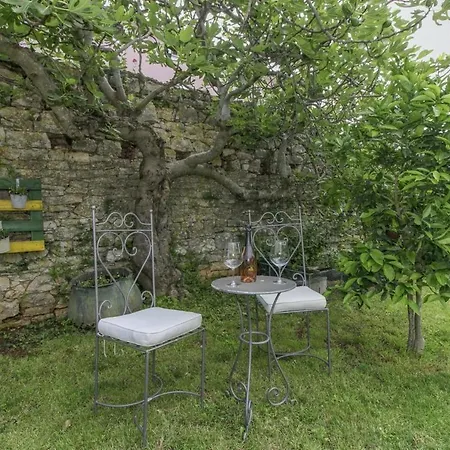 Nonina Hiza In - Haus Fuer 4 Personen Poreč