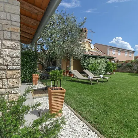 Nonina Hiza In - Haus Fuer 4 Personen