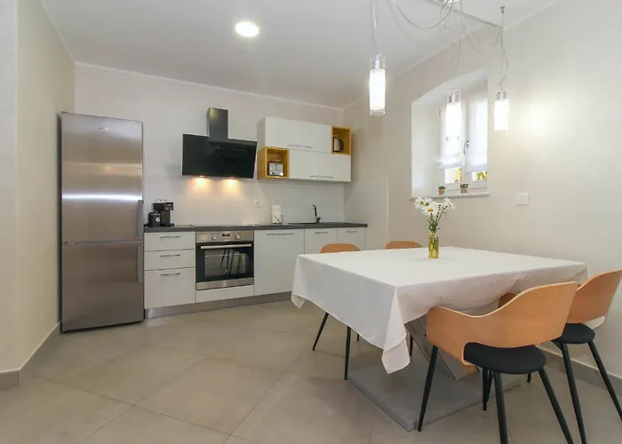 Nonina Hiza In - Haus Fuer 4 Personen * Poreč
